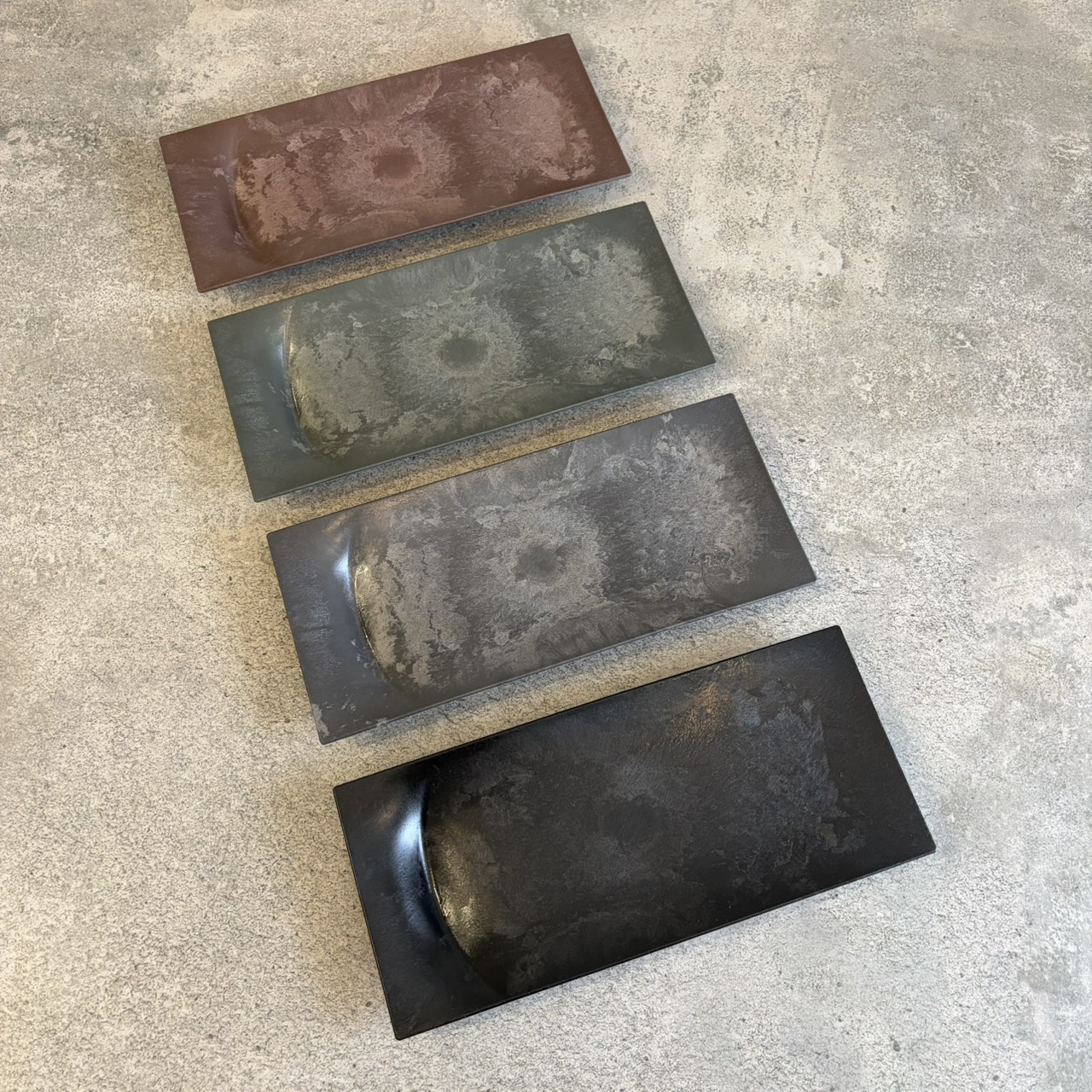 4色のARAS長方形角皿を並べた商品写真