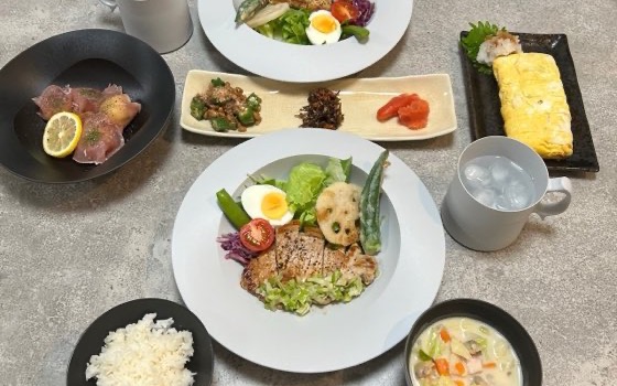 ARASの食器で整えた和定食