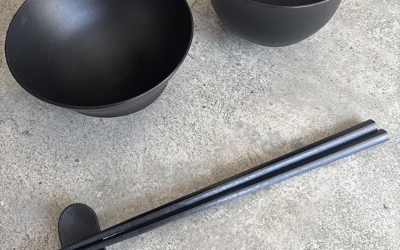 ARASの黒いお茶碗とお箸